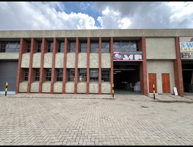 320M² WAREHOUSE TO LET IN STRIJDOMPARK